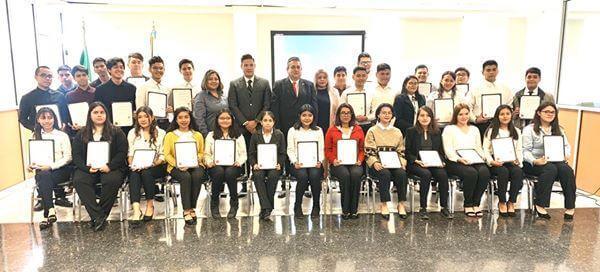 Entrega de Certificados a docentes y alumnos de nivel medio superior de la UANL