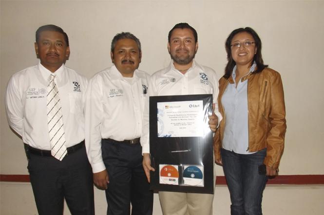 Entrega de Placa de Certificación y Licenciamiento al C.B.T.i.s. No. 150 de Oaxaca